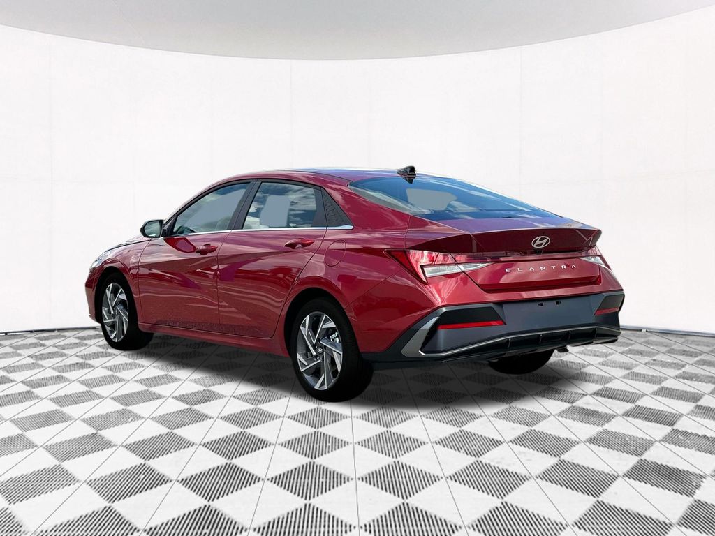 2025 Hyundai Elantra SEL Convenience photo 4