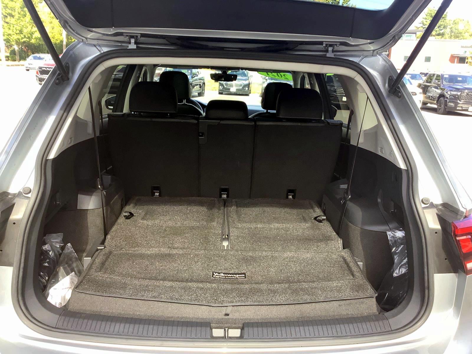 2021 Volkswagen Tiguan R-Line Black SEL photo 30