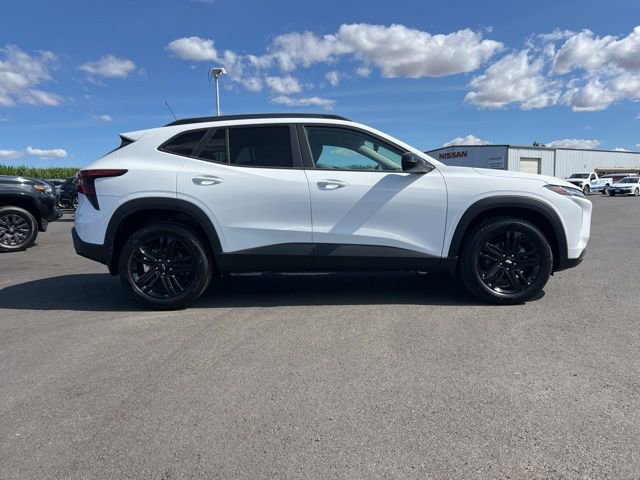 2025 Chevrolet Trax ACTIV photo 2