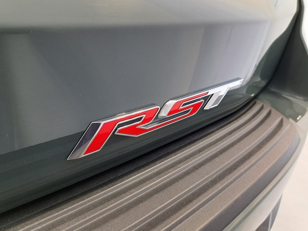 2025 Chevrolet Suburban RST photo 28