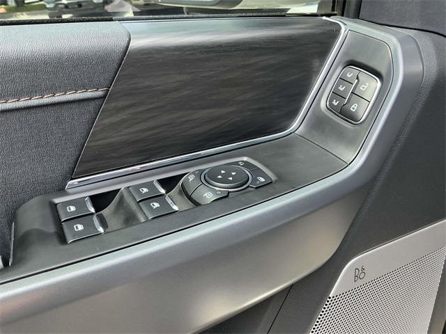 2024 Ford F-150 Lightning Lariat photo 12