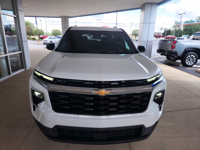 2025 Chevrolet Traverse photo 8