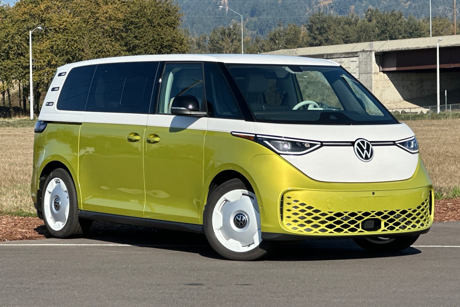 2025 Volkswagen ID. Buzz 1st Edition's photo