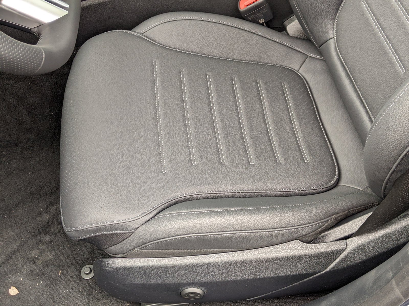 2024 Mercedes Benz C 300 4MATIC Sedan photo 4