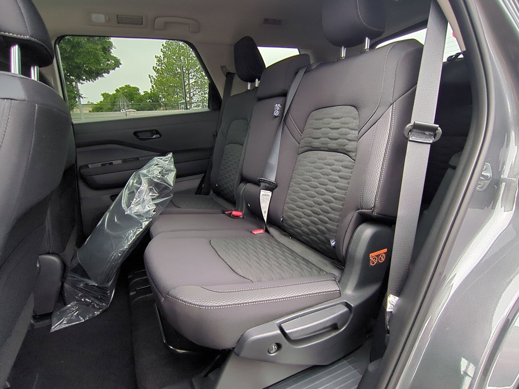 2025 Nissan Pathfinder SV photo 14
