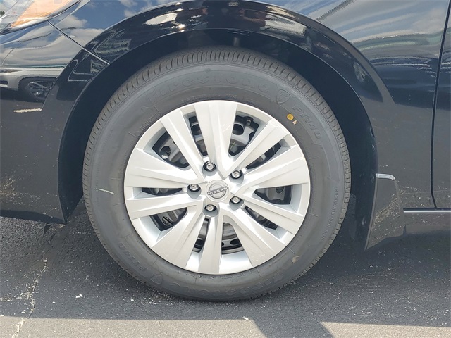 2025 Nissan Sentra S photo 5