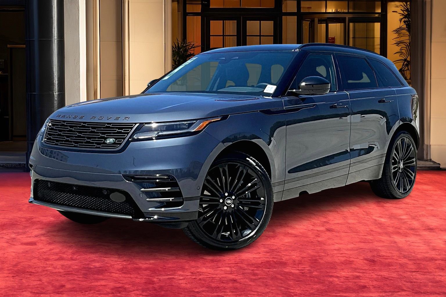 2026 Land Rover Range Rover Velar Dynamic SE's photo