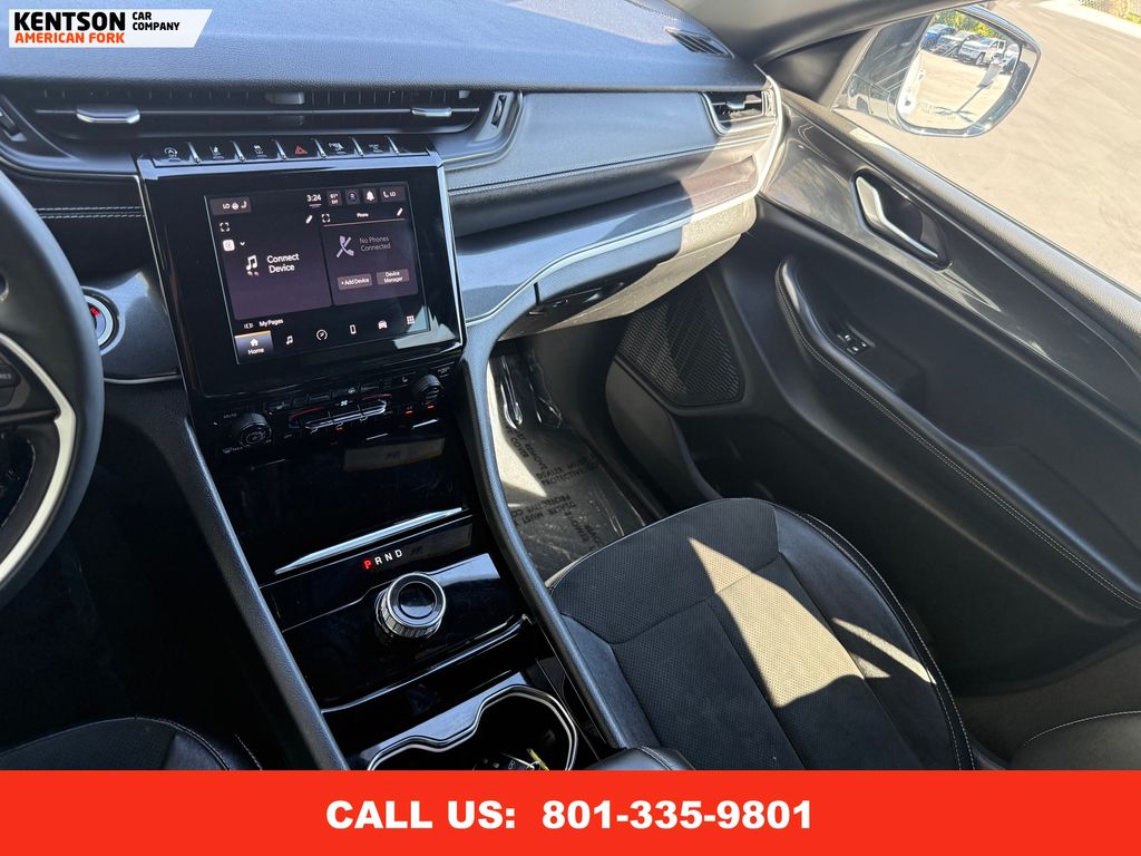 2023 Jeep Grand Cherokee Laredo Altitude photo 22