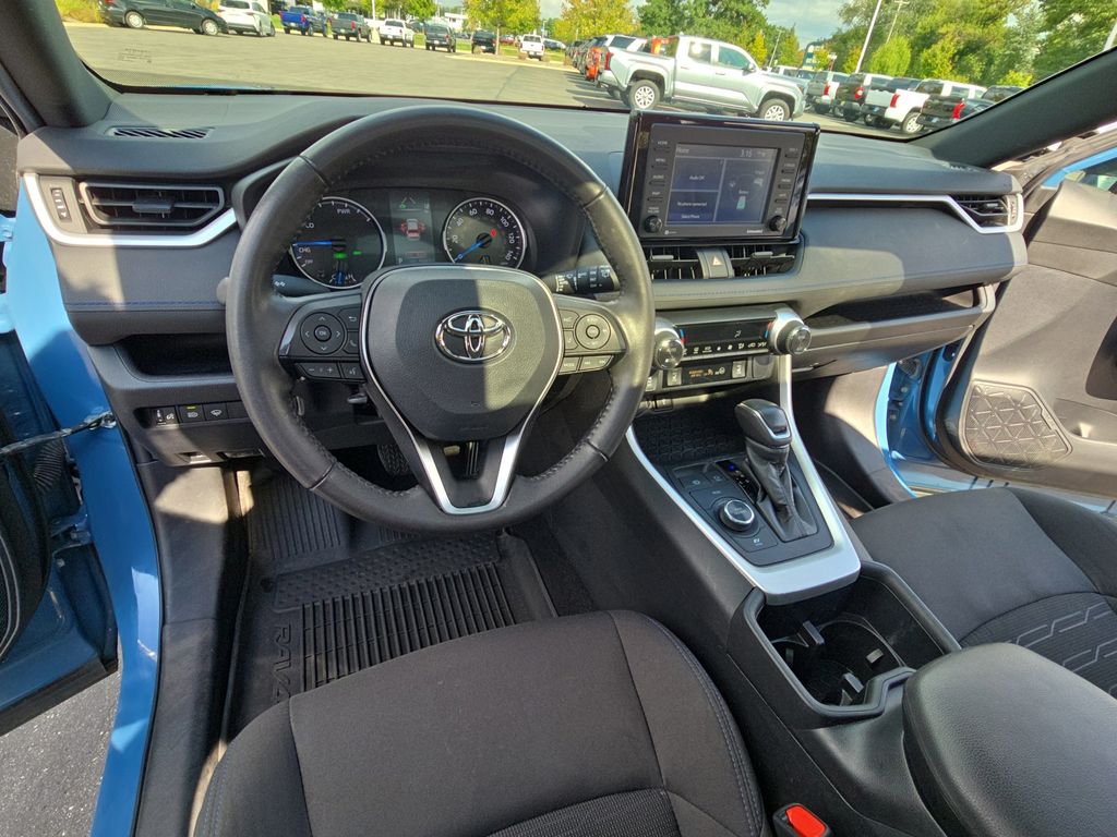 2022 Toyota RAV4 Hybrid SE photo 16