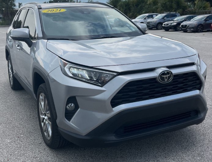 2021 Toyota RAV4 XLE Premium photo 6