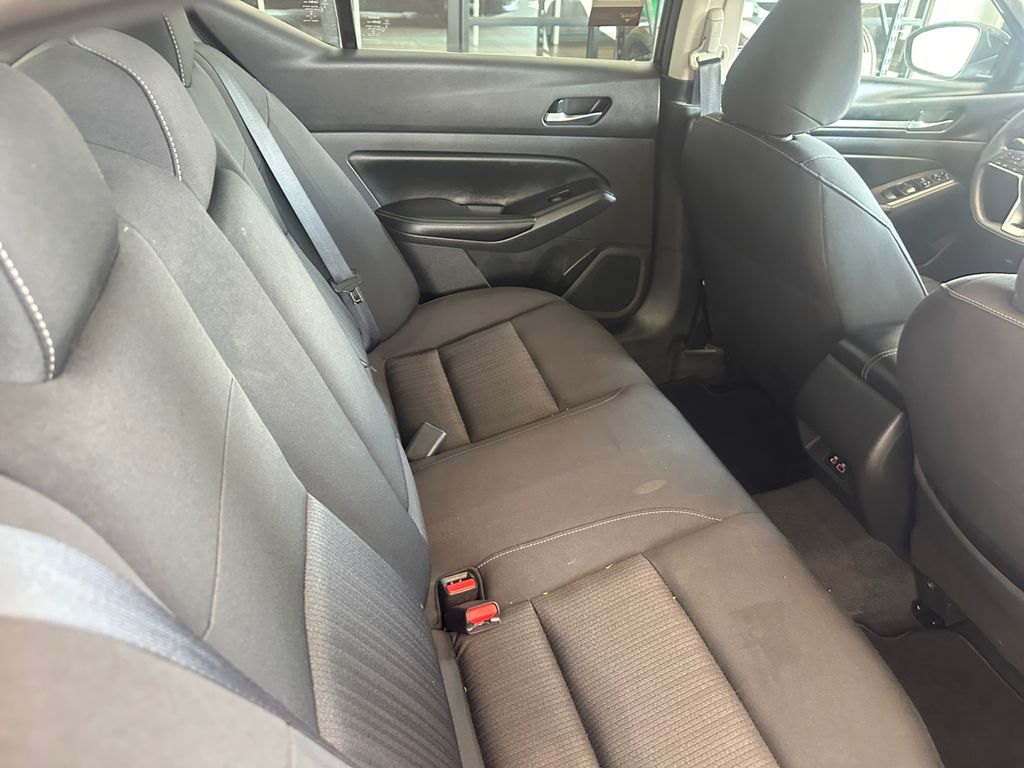 2022 Nissan Altima 2.5 SV photo 16