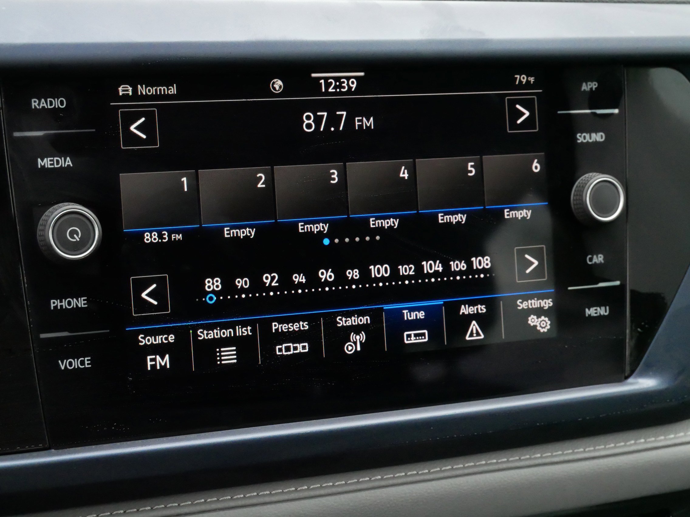 2024 Volkswagen Taos SE photo 19