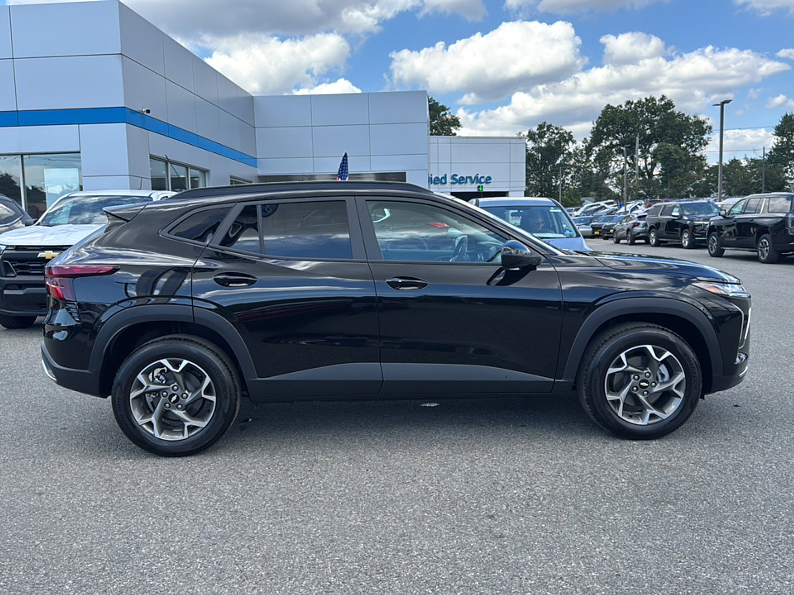 2025 Chevrolet Trax LT photo 8