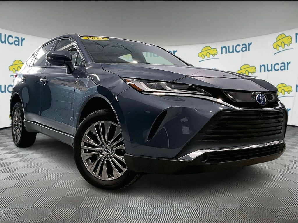 2022 Toyota Venza XLE's photo