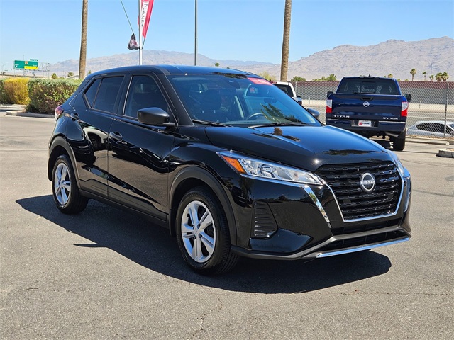 2025 Nissan Kicks Play S photo 2