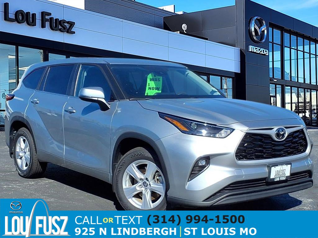 2023 Toyota Highlander LE's photo