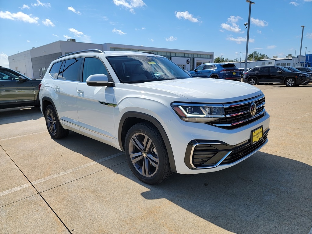 2021 Volkswagen Atlas SE w/Tech R-Line's photo
