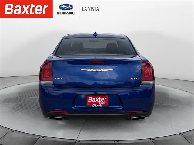 2018 Chrysler 300 photo 6