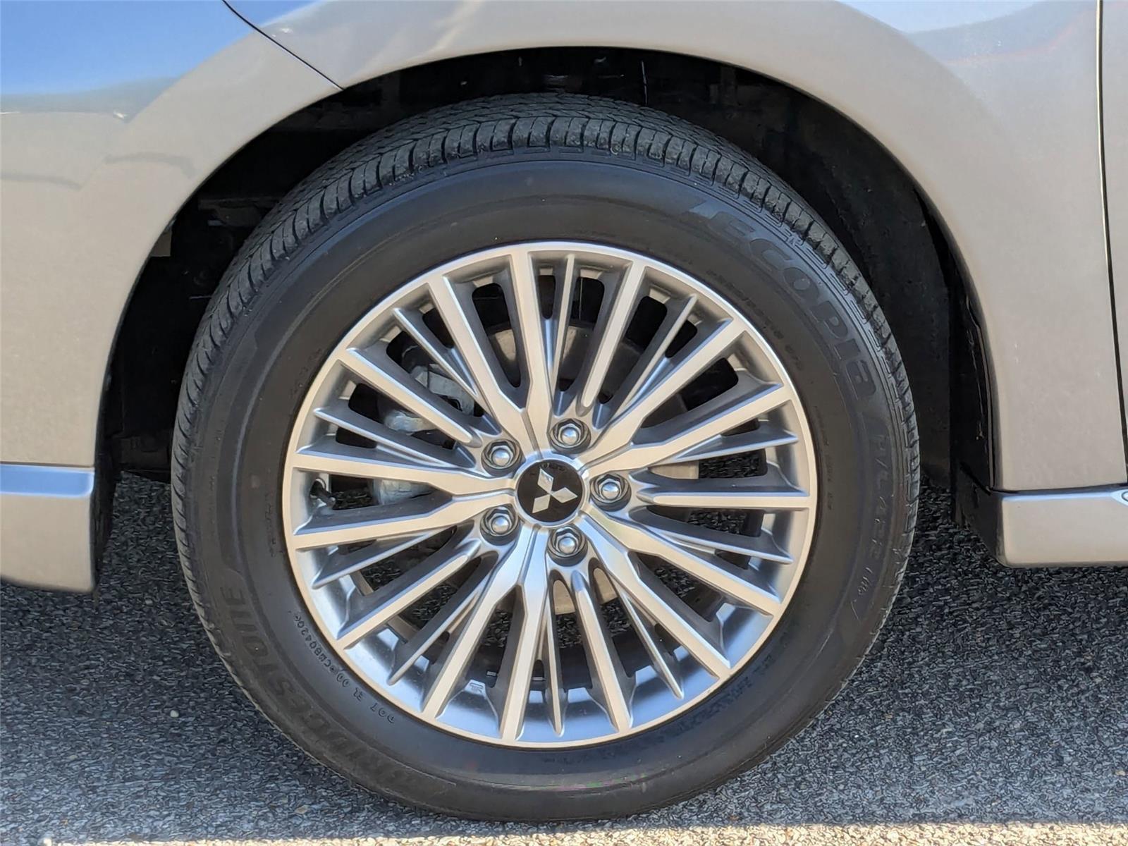 2020 Mitsubishi Outlander PHEV SEL photo 2