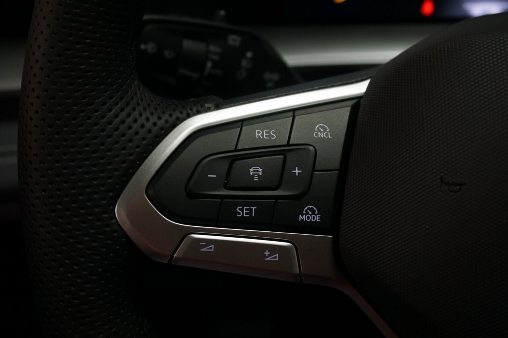 2025 Volkswagen Tiguan SE R-Line Black photo 17
