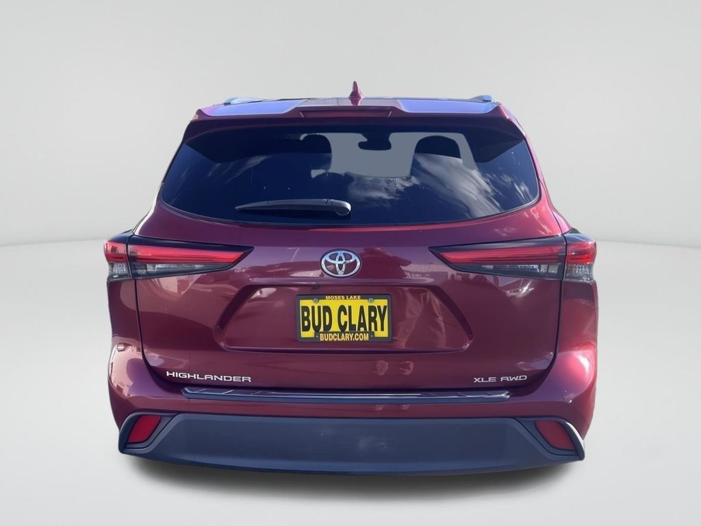 2021 Toyota Highlander XLE photo 3