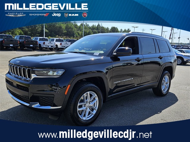 2025 Jeep Grand Cherokee Laredo photo 3