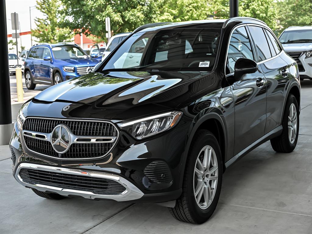 2025 Mercedes Benz GLC 300 4MATIC photo 4