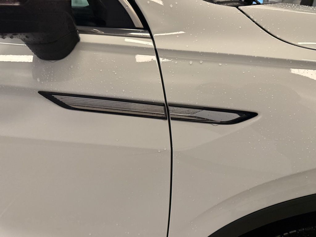 2022 Volkswagen Tiguan SE photo 4