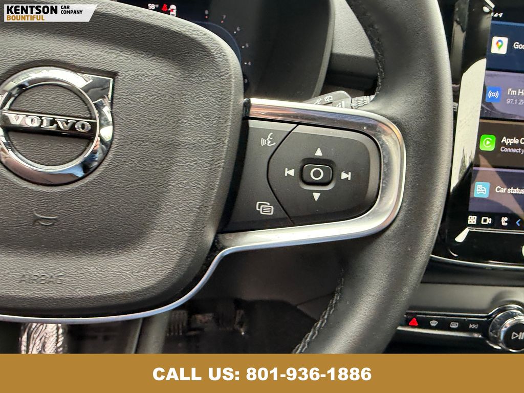 2025 Volvo XC40 Core photo 9