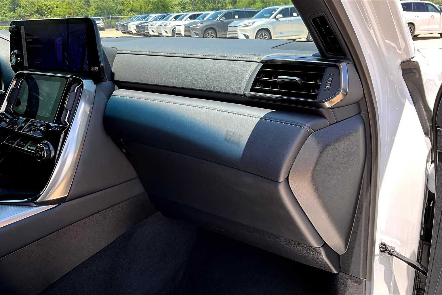 2024 Lexus LX 600 F SPORT photo 16