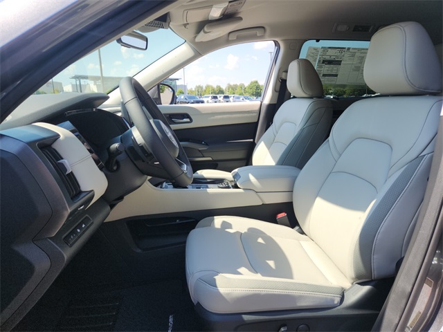 2025 Nissan Pathfinder SL photo 5