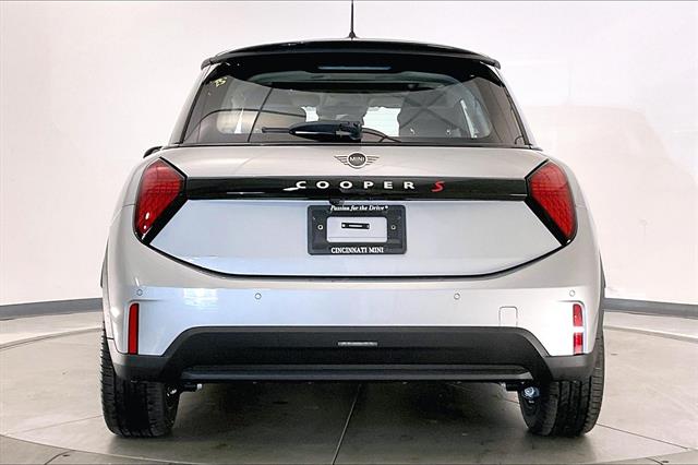 2025 Mini Cooper Hardtop 2 Door Signature photo 3