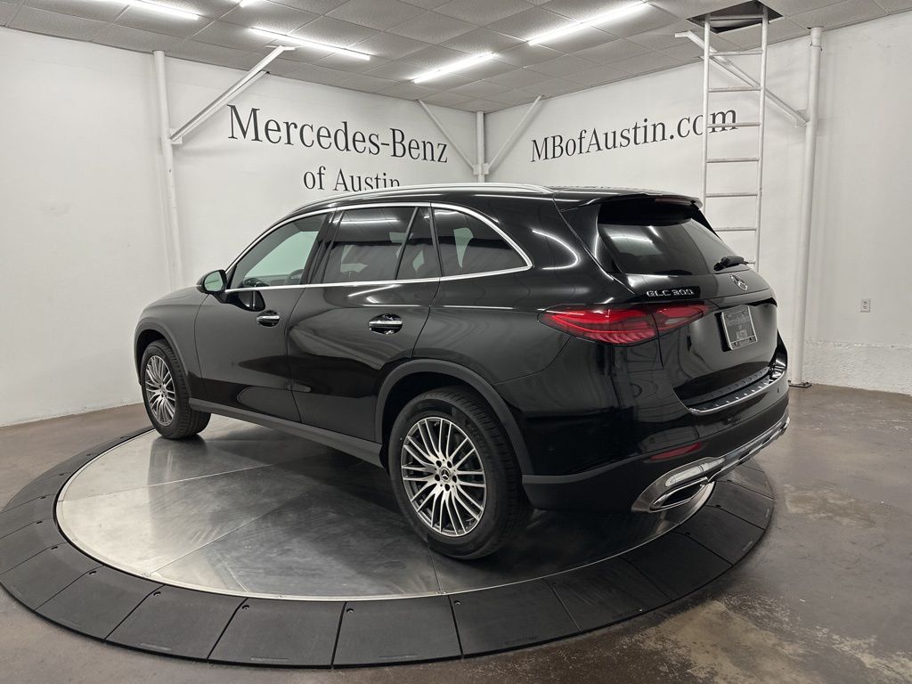 2026 Mercedes Benz GLC 300 photo 3