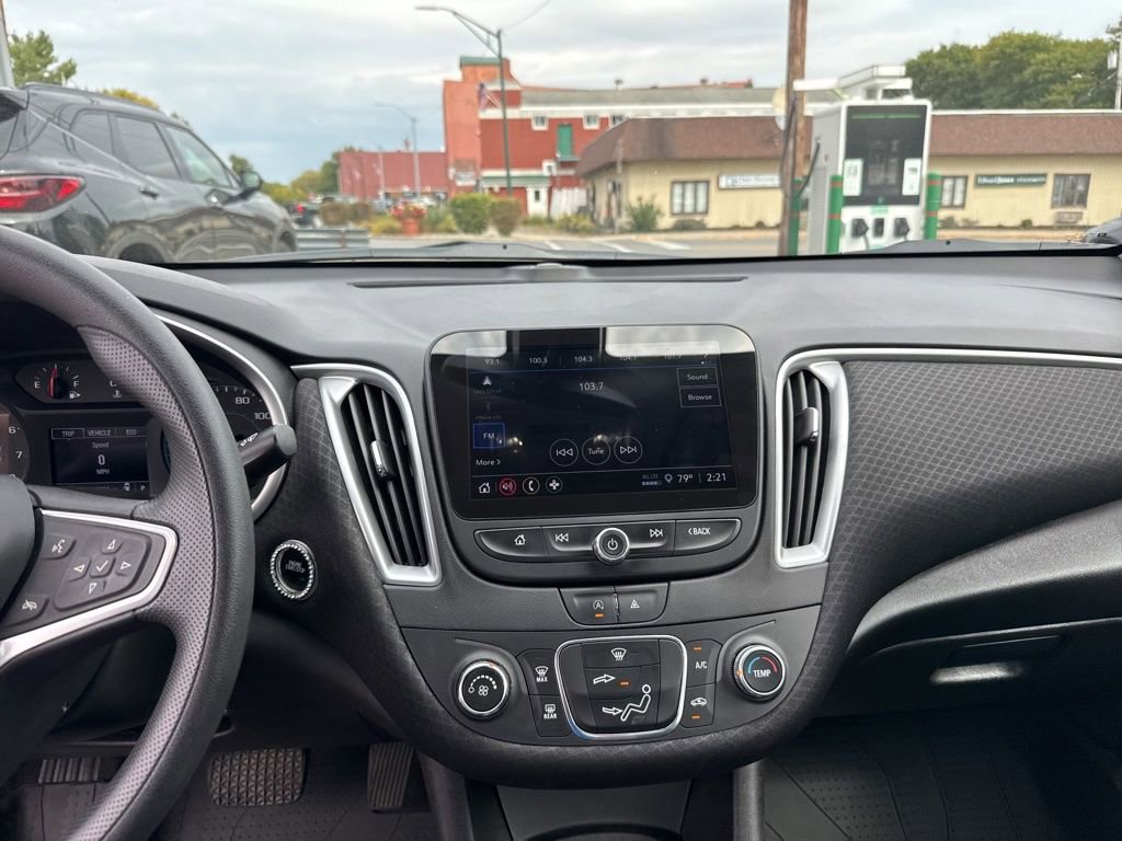2022 Chevrolet Malibu LS photo 21