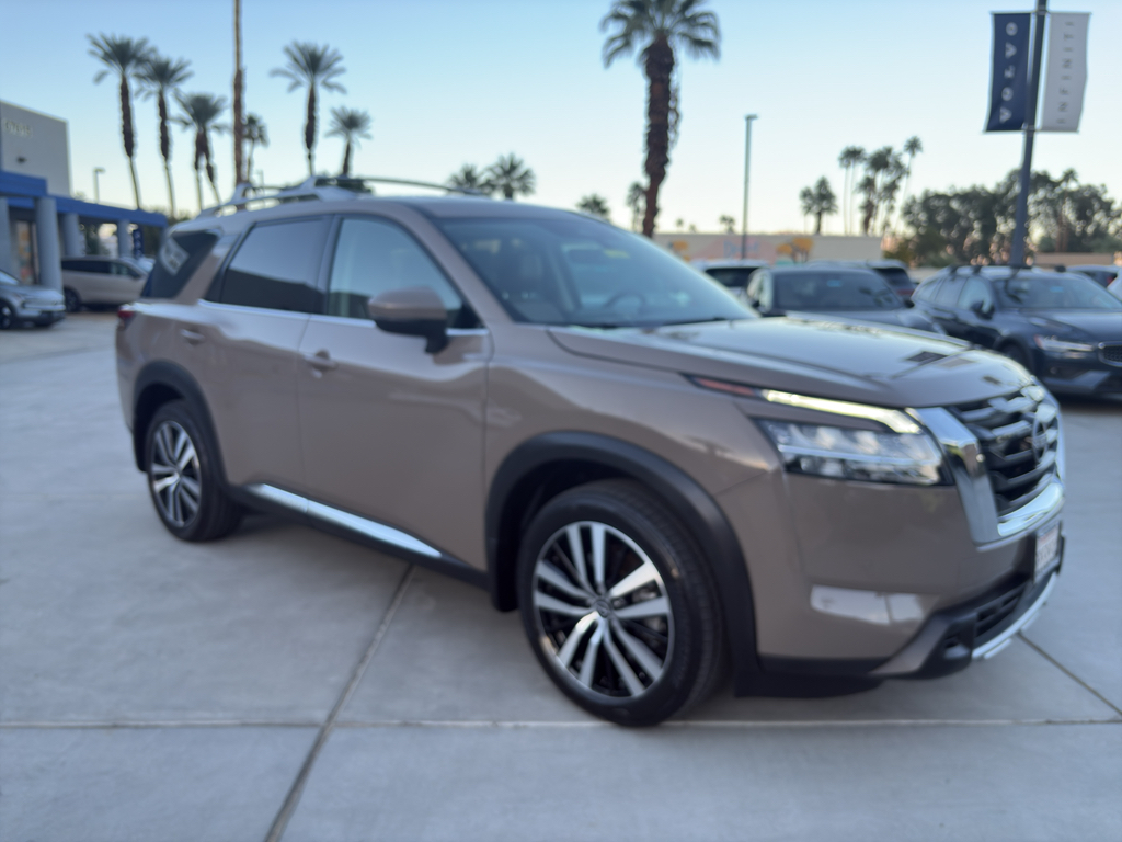 2024 Nissan Pathfinder Platinum's photo