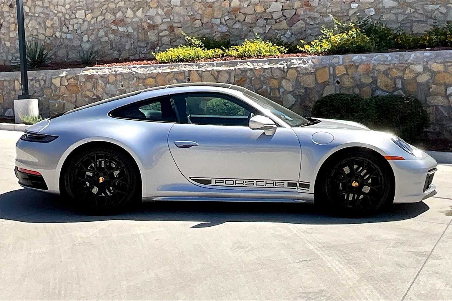 2023 Porsche 911 S photo 8