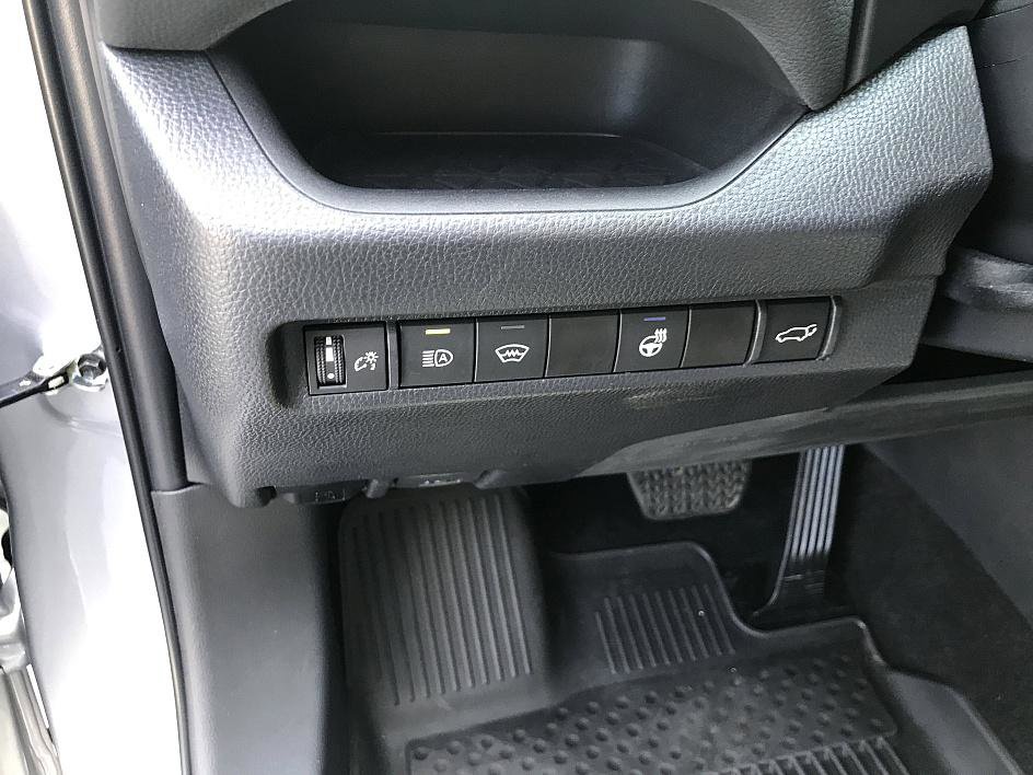 2023 Toyota RAV4 XLE Premium photo 17