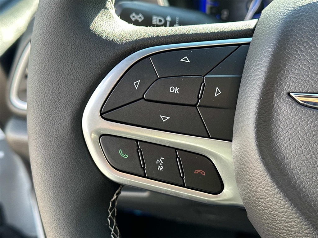 2025 Chrysler Pacifica photo 24
