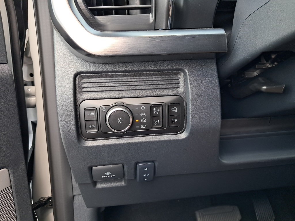 2025 Ford F-250 Lariat photo 11