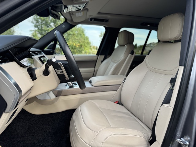 2023 Land Rover Range Rover SE photo 12