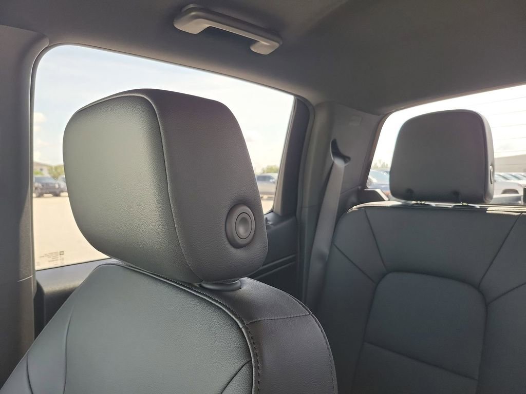 2025 Chevrolet Colorado LT photo 12