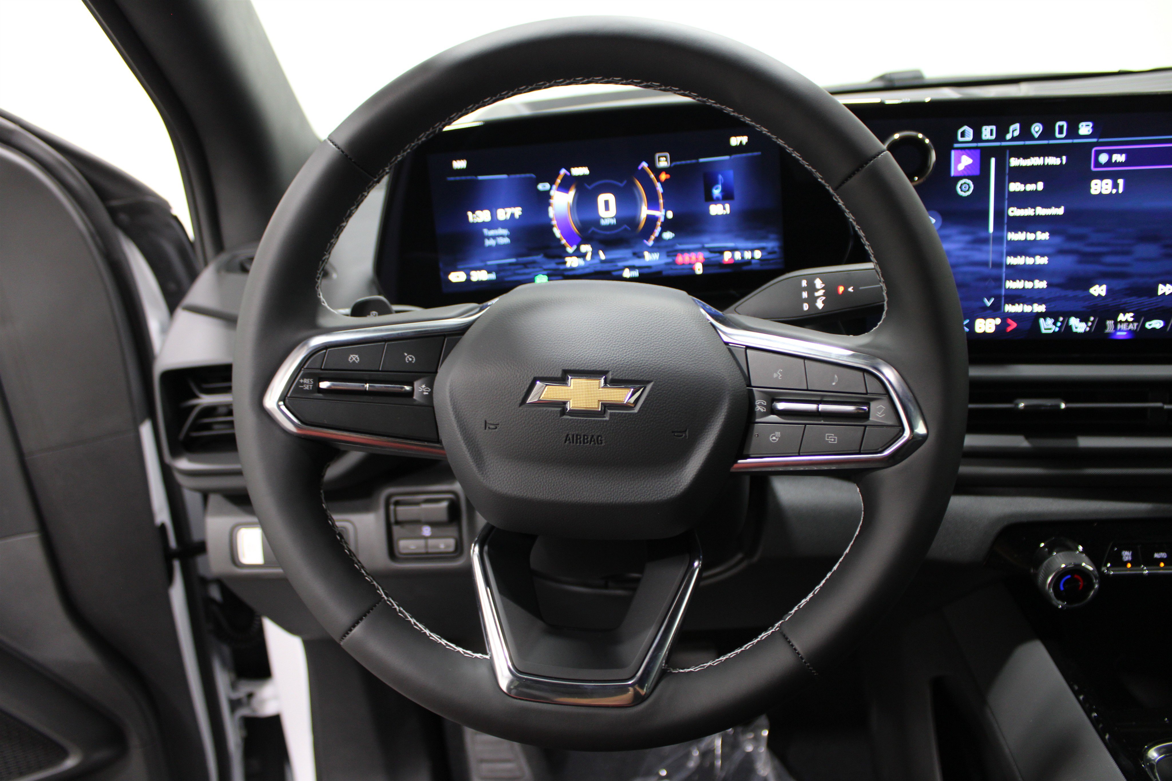 2025 Chevrolet Silverado EV LT photo 7
