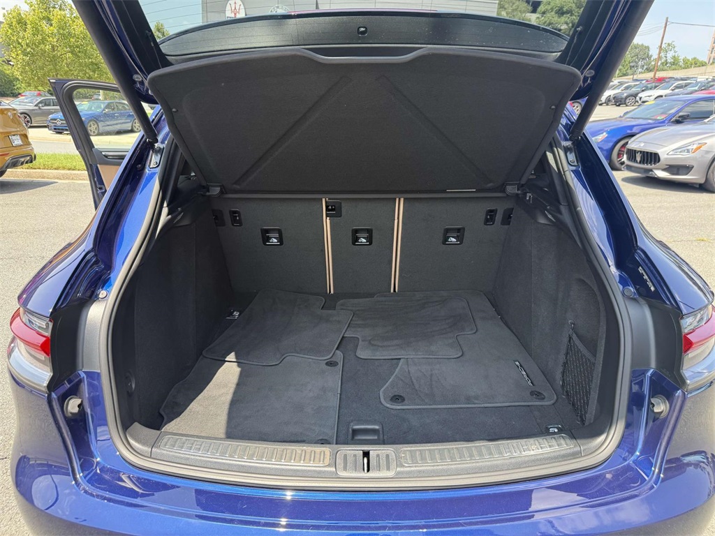 2022 Porsche Macan Base photo 27