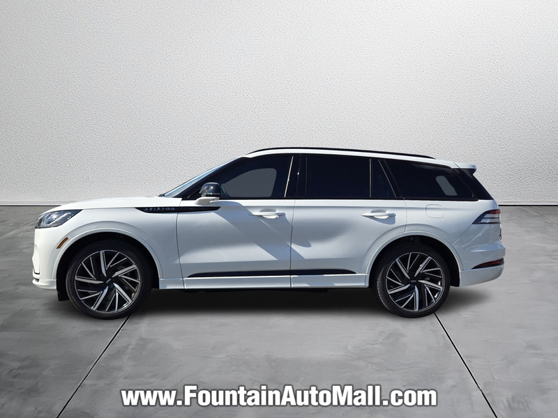 2025 Lincoln Aviator Black Label photo 2