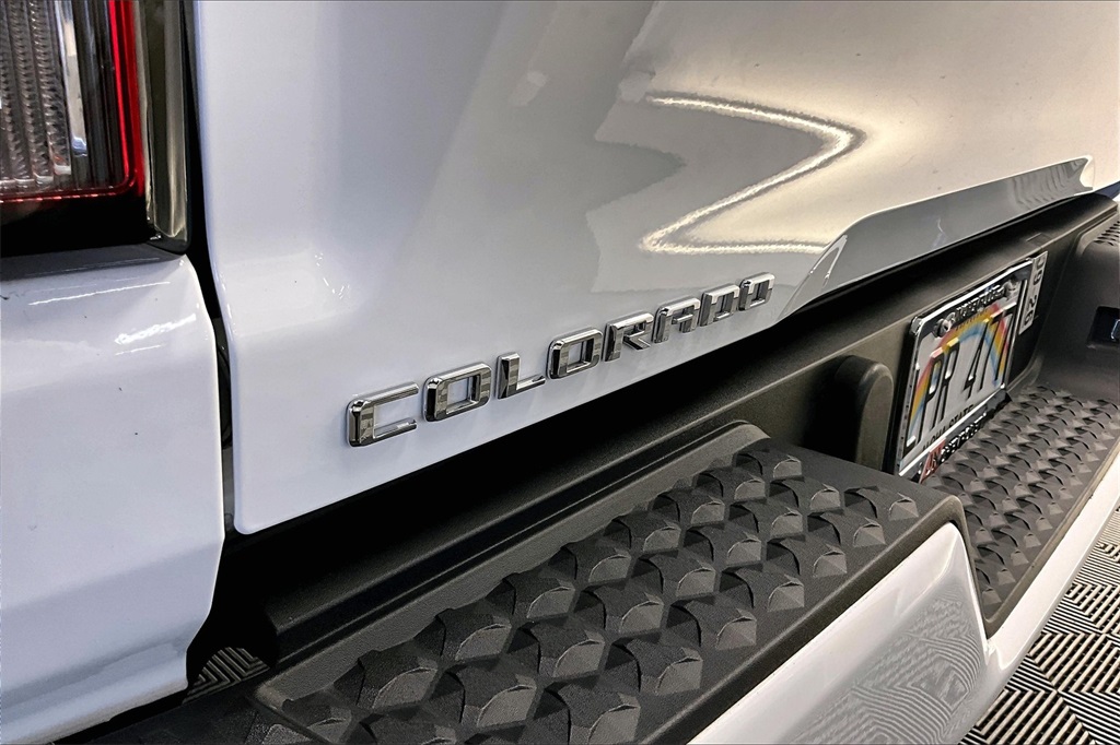 2024 Chevrolet Colorado LT photo 29
