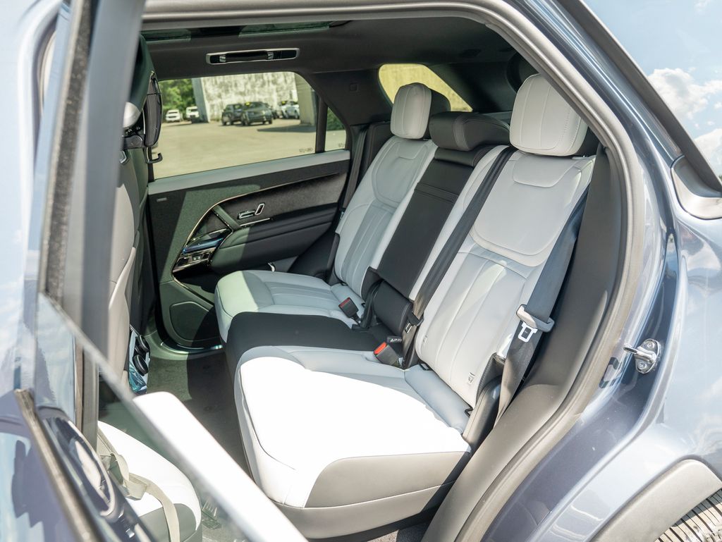 2025 Land Rover Range Rover Sport SE photo 20