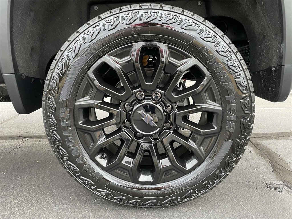 2025 Chevrolet Silverado 2500HD High Country photo 9