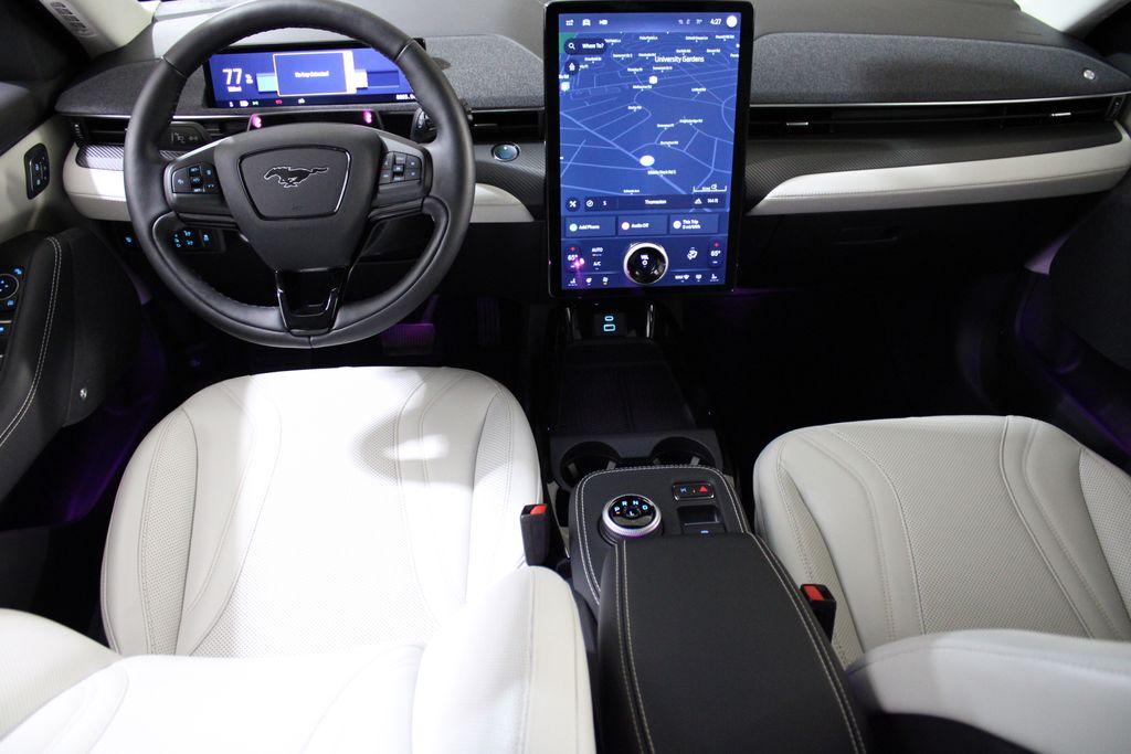 2021 Ford Mustang Mach-E Premium photo 5