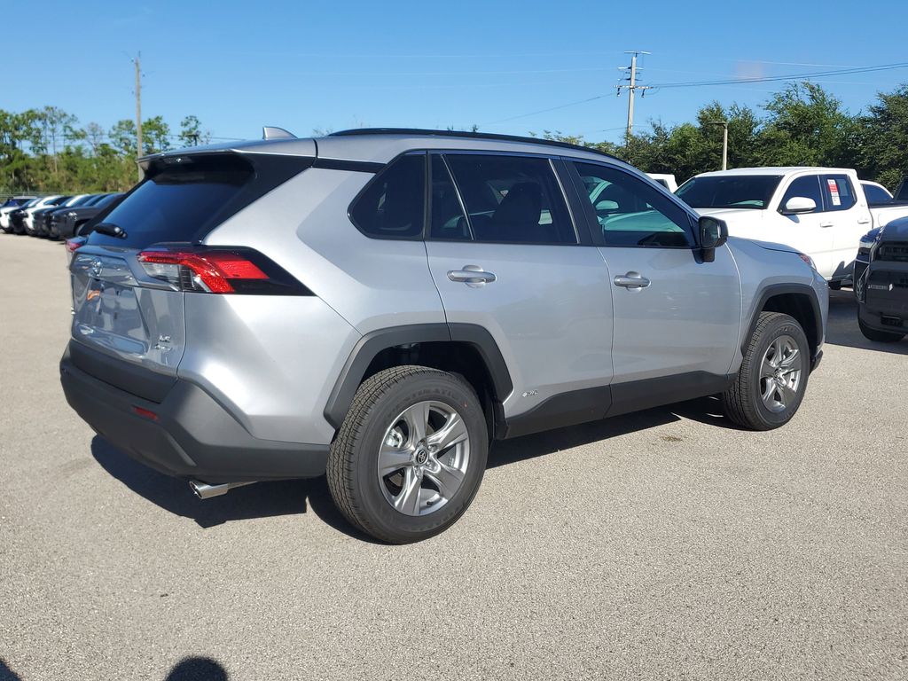 2025 Toyota RAV4 Hybrid LE photo 4