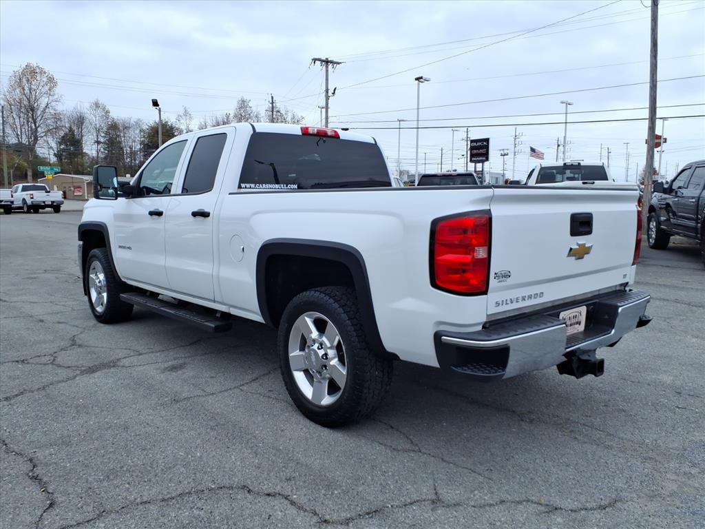 2015 Chevrolet Silverado 2500HD LT photo 3